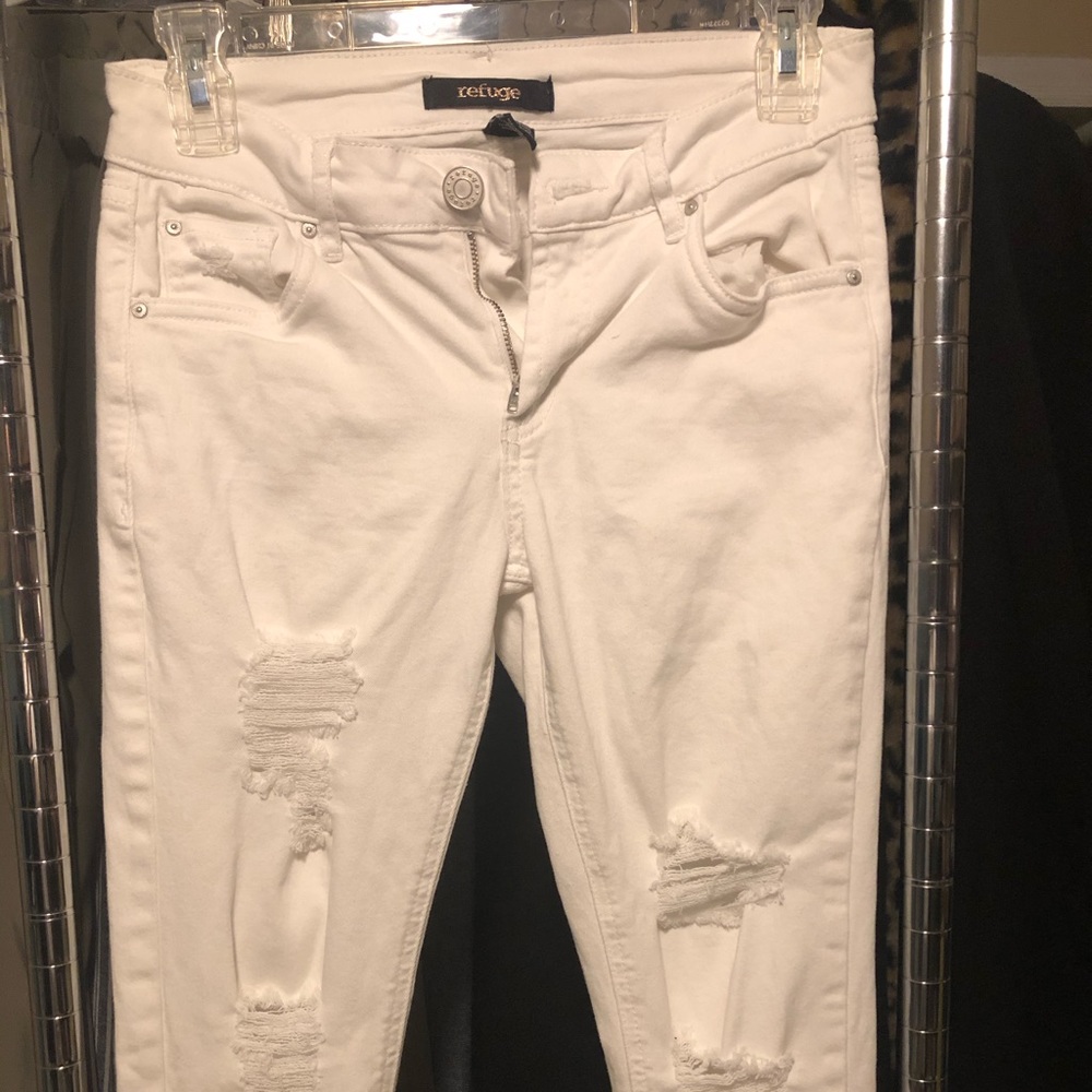 White refuge jeans! Perfect for summer! Size: 0